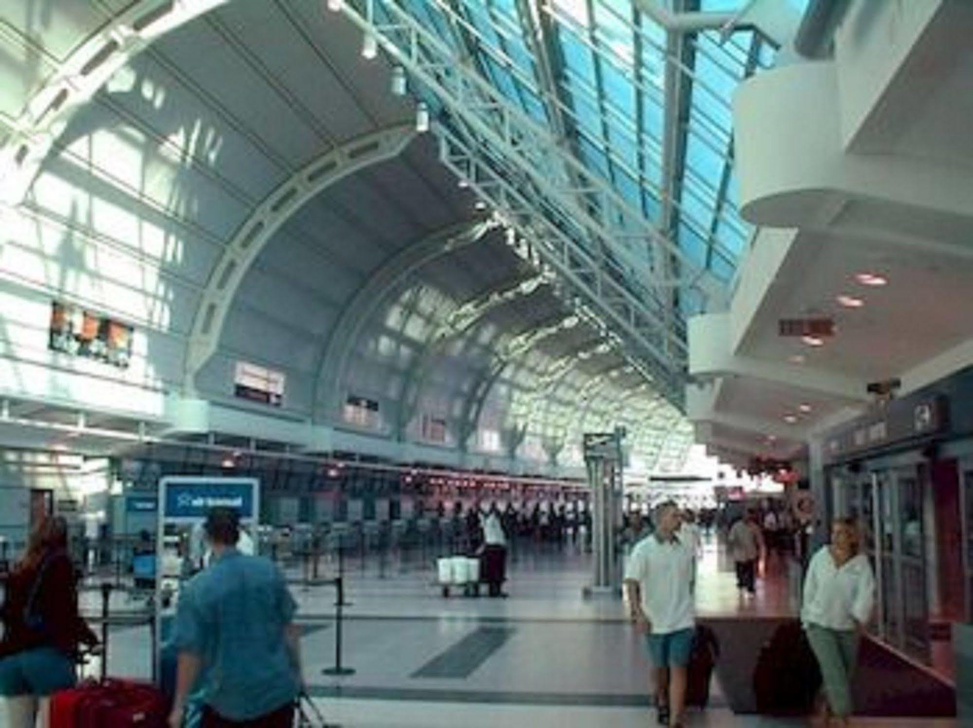 Holiday Inn Toronto Airport East By Ihg Exteriör bild